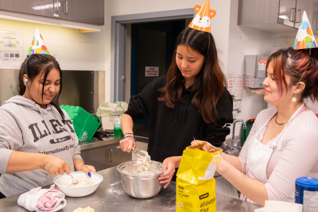 baking-party-with-friends-bouncing-pika-cheerful-moments