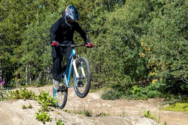biker-jumping-on-mountain-trail-pet-photography