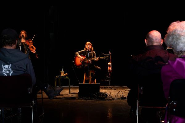 live-music-performance-with-audience-pet-photography