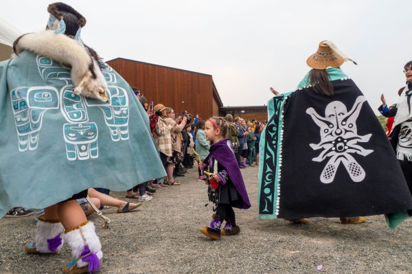 traditional-dance-gathering-with-children-pet-photography